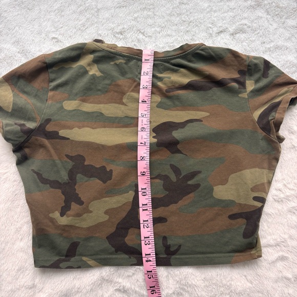 Tna Aritzia Camo Cropped T-Shirt Green Military Print Short Sleeve Small - Picture 4 of 4